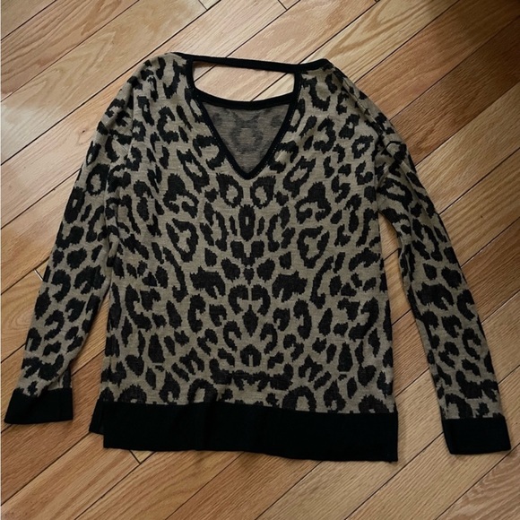 New York & Company Soho Jeans Long Sleeve Cheetah Print Top - Picture 7 of 8